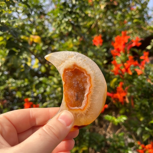 Carnelian Moon Art Home Decoration Quartz Crystal Natural Stone Rock - Picture 13 of 13